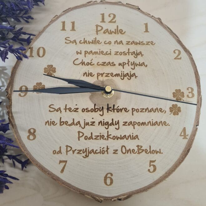 Drewniany zegar ścienny na plastrze brzozy Prezent na odejście z pracy "Są chwile co na zawsze w pamięci zostają"