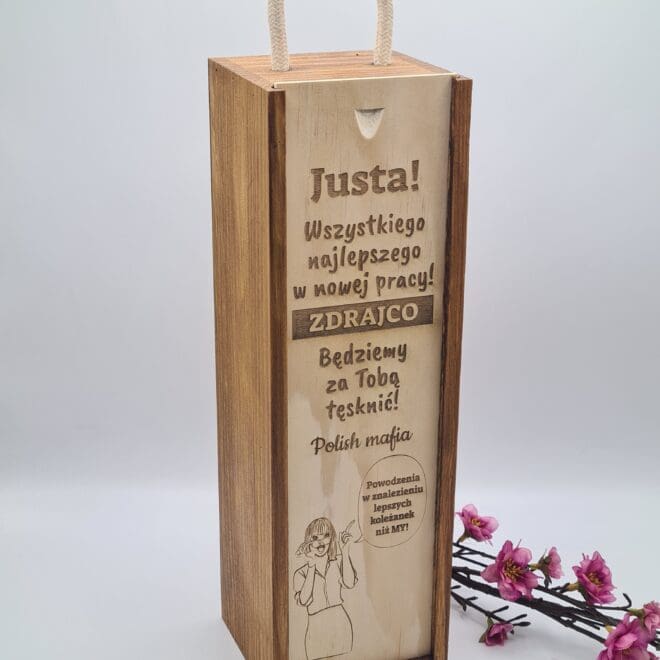 prezent na odejscie z pracy personalizowana skrzynka z grawerem