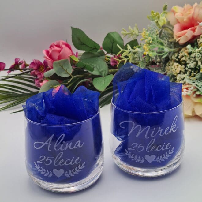 Podwójna skrzynka na alkohol oraz dwie szklanki z grawerem prezent z okazji rocznicy