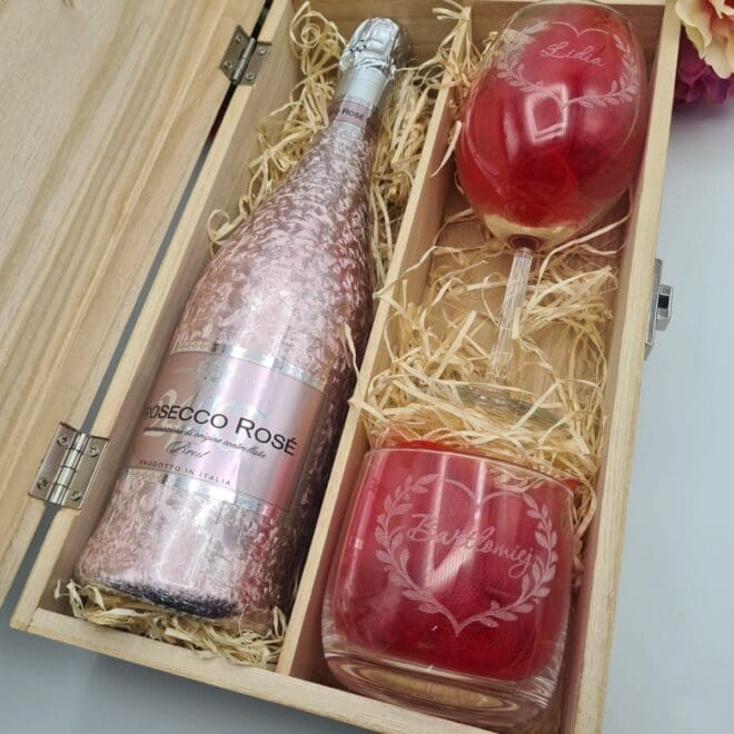 Podwojna skrzynka z kieliszkami prezent slubny