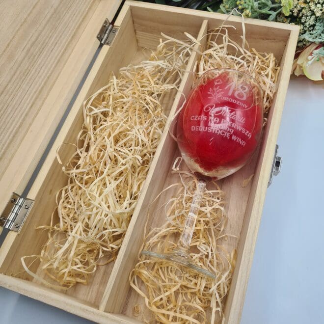 prezent na 18te urodziny zestaw skrzynka podwojna na alkohol z kieliszkiem