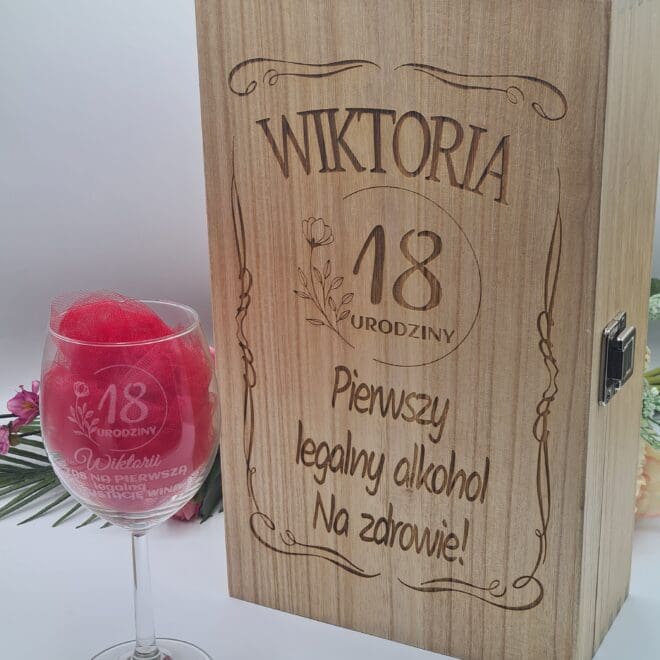 Zestaw Personalizowana Podwójna skrzynka na alkohol oraz kieliszek z grawerem prezeny na 18 urodziny