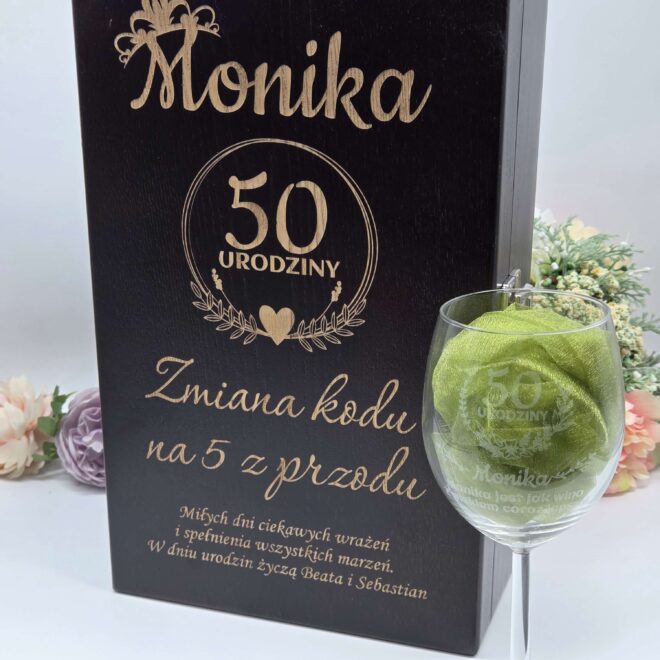 Zestaw Personalizowana podwójna skrzynka na alkohol z kieliszkiem "Zmiana kodu"