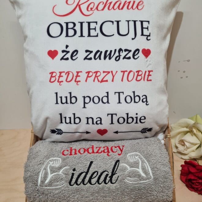Zestaw Poduszka z nadrukiem i ręcznik kąpielowy - Chodzący ideał