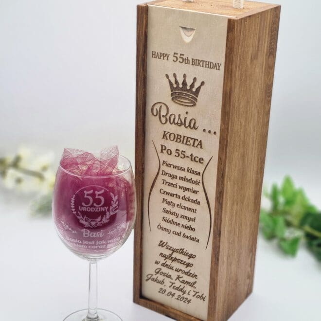 Zestaw Prezentowy dla Niej: Skrzynka na Alkohol i Kieliszek z Personalizacją - Idealny na Urodziny!