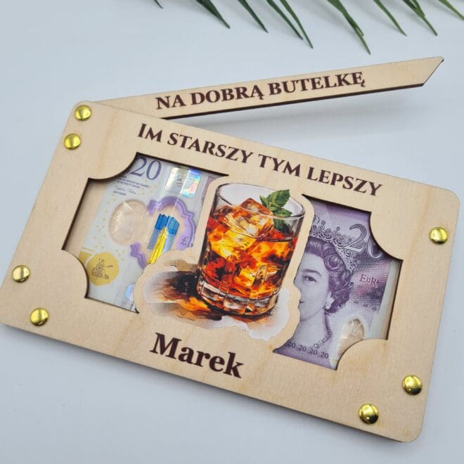 Personalizowana Kartka Drewniana z miejscem na Pieniądze - Idealny Prezent Urodzinowy