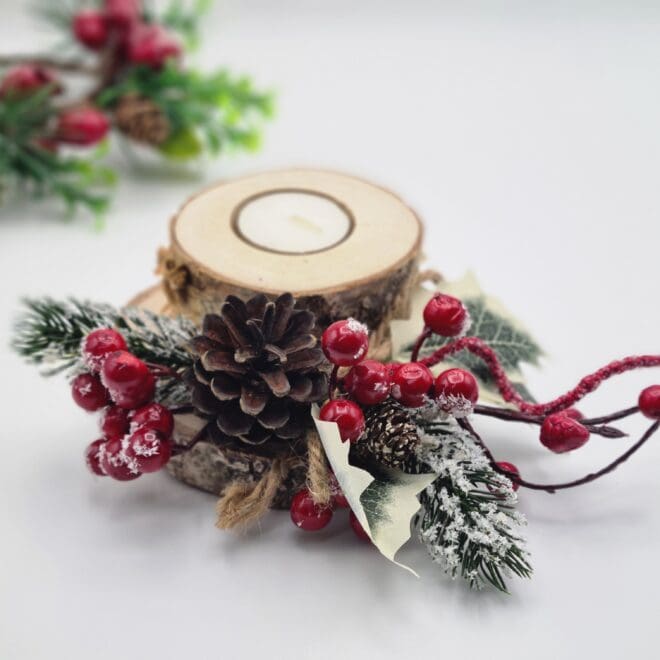 Świąteczny świecznik drewniany z dekoracją