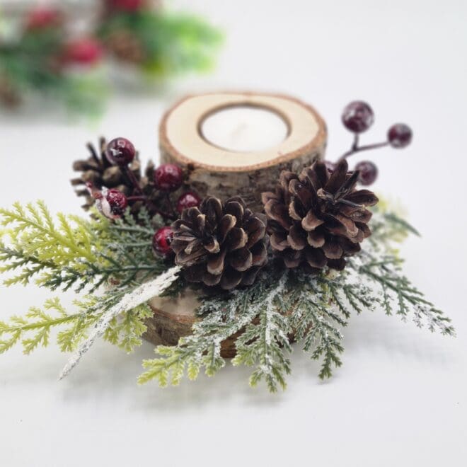 Świąteczny świecznik drewniany z dekoracją