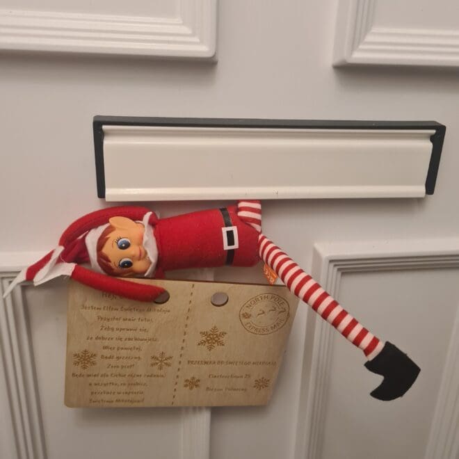 Elf z listem od Mikołaja