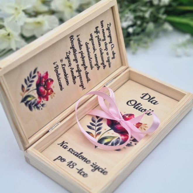 Drewniana koperta prezent na 18