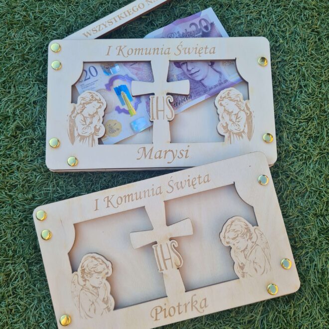 Drewniana koperta prezent na komunię