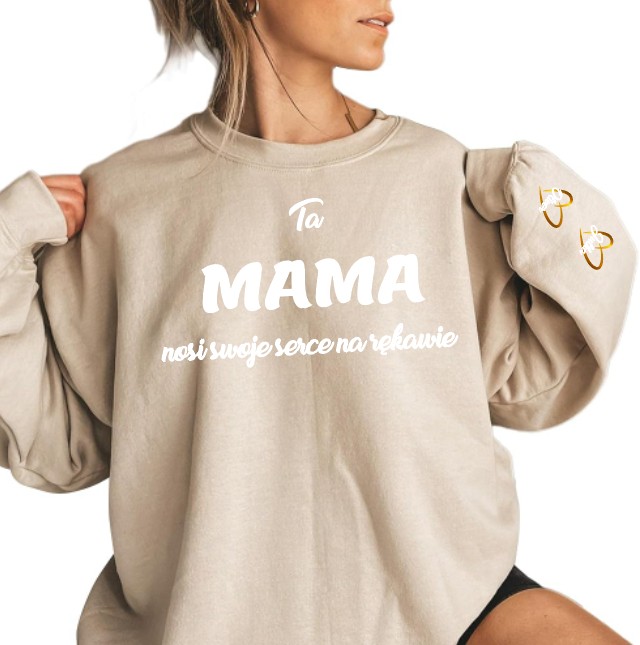 Bluza z nadrukiem dla mamy – "Ta MAMA nosi swoje serce na rękawie"