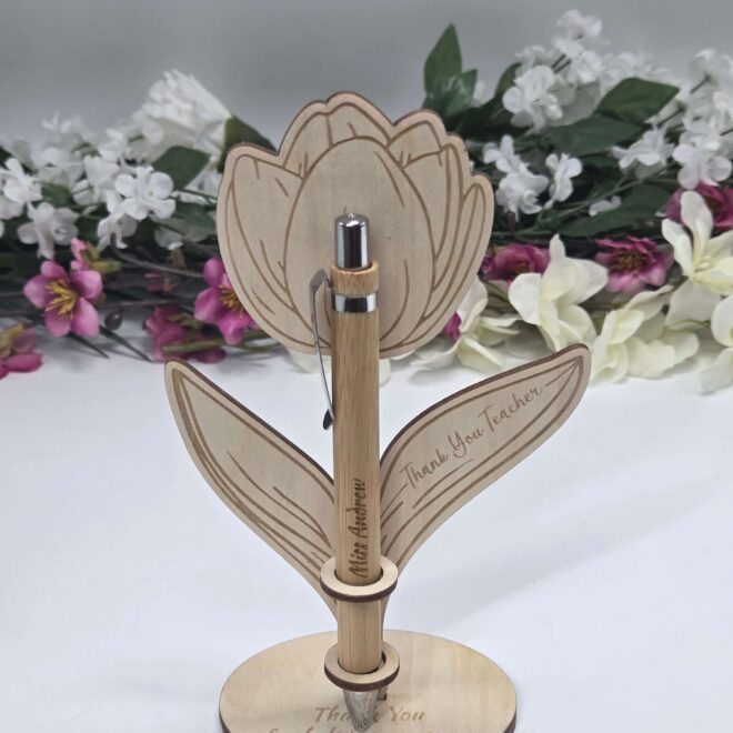 Drewniany stojak kwiatek z personalizacją + długopis dla nauczyciela
