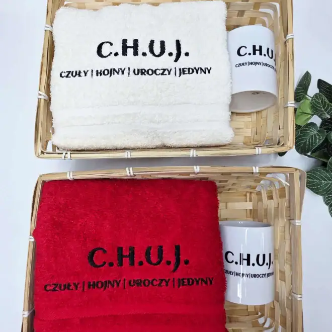 Zestaw prezentowy dla niego Ręcznik i Kubek „C.H.U.J”